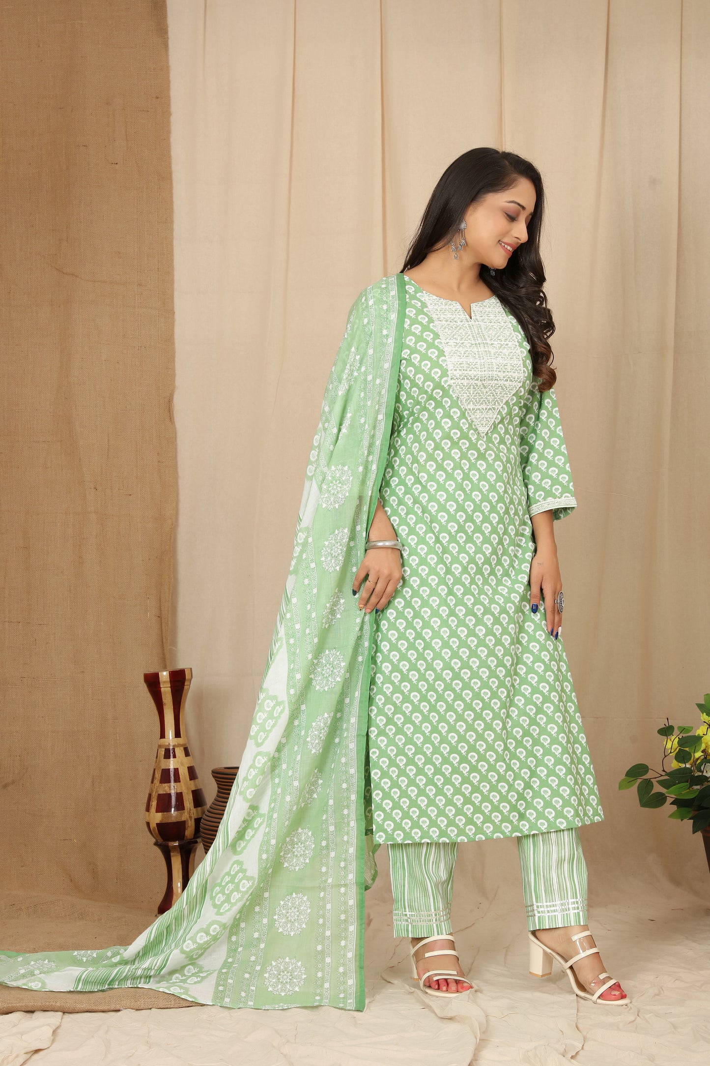 Green Women Cotton Straight Kurti,Pant Dupatta Set.