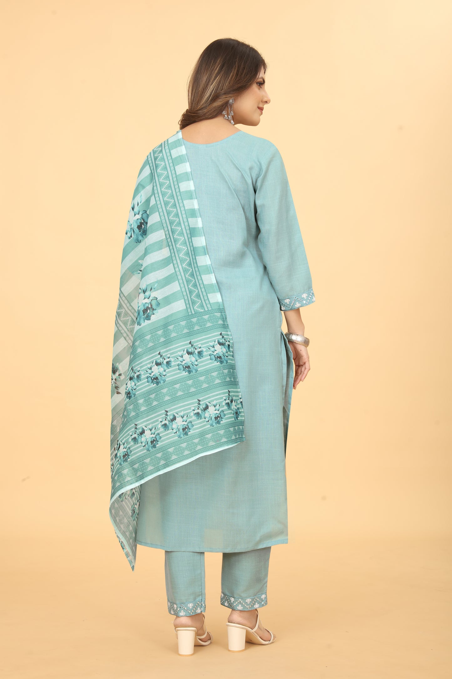 Green Women Cotton Straight Kurti,Pant Dupatta Set.