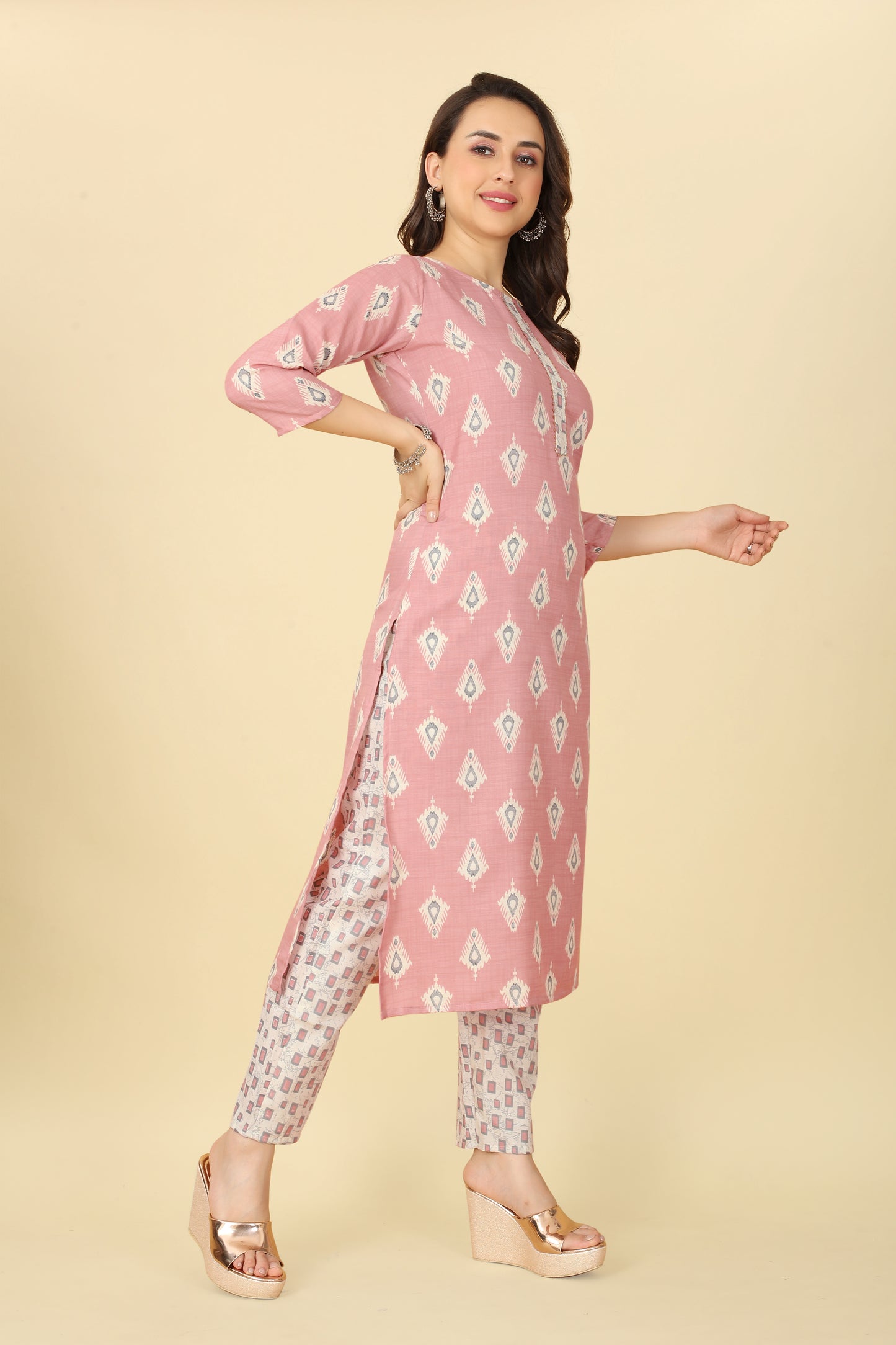 Pink Women Cotton Printed Straight Kurti with Pant