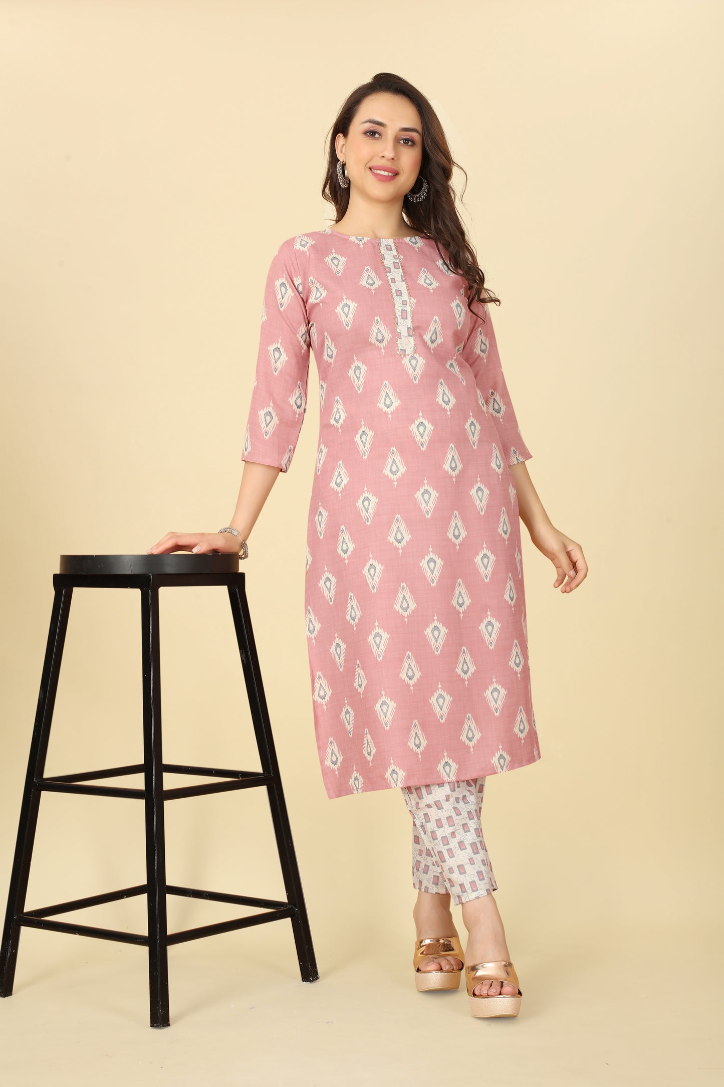 Pink Women Cotton Printed Straight Kurti with Pant