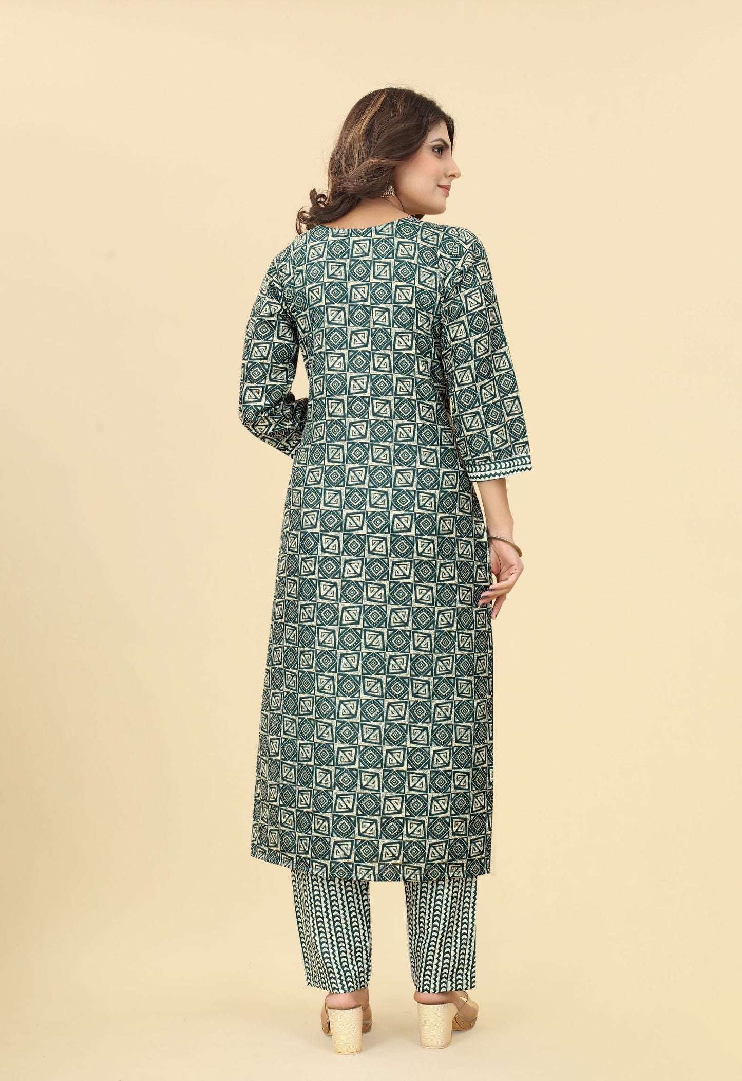 Printed Regular Straight Kurta Set with Trouser