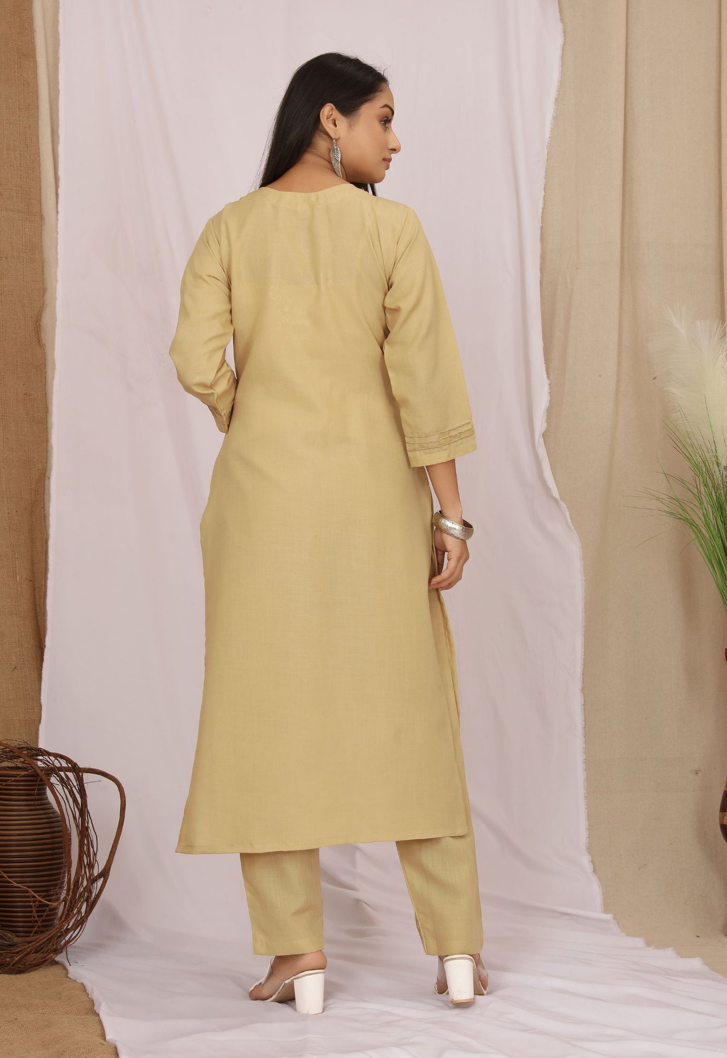 Ethnic Thread Work Straight Kurta with Trousers